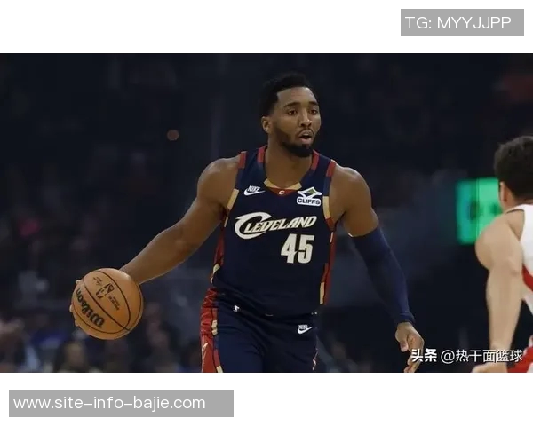 米切尔第三节火力全开8投6中三分1中3独得14分助队追分奋起反击 米切尔第三节火力全开8投6中三分1中3独得14分助队追分奋起反击