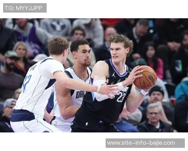 弗拉格激情四溢瞬间爆发隔扣琼斯并向约基奇挥拳庆祝全场沸腾