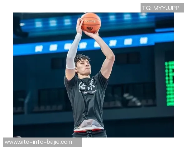 曾凡博缺席比赛引发热议球迷质疑篮网表现与退票问题